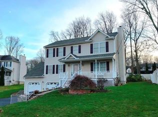 22 Elaina Cir, Waterbury, CT 06708