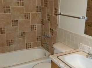 5600 N 95th St APT 6, Milwaukee, WI 53225