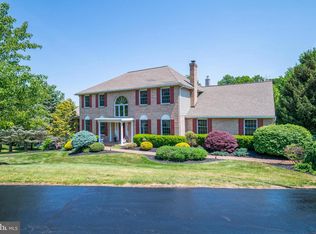 2 Glen Hollow Ct, Reading, PA 19607