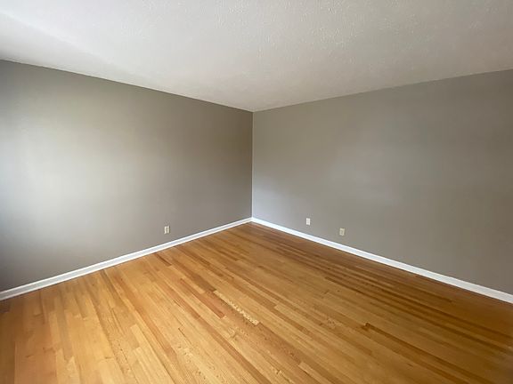5th image of 8561 Cedar Cir S