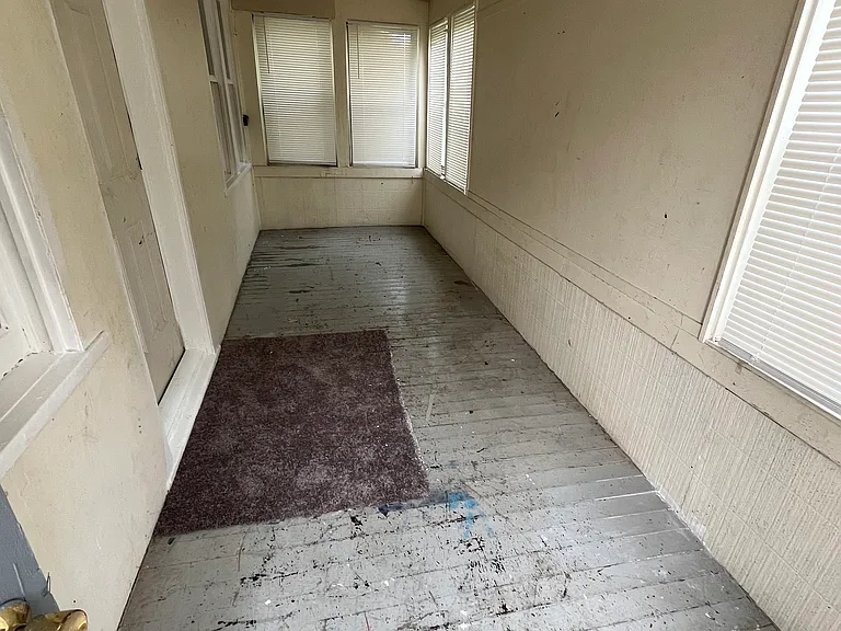 137 Parkdale Ave — Photo 2