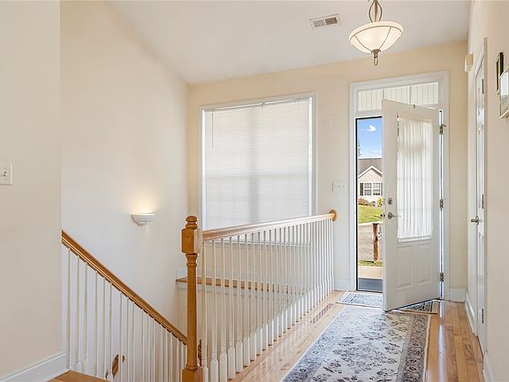 4th image of 220 Wetland Way