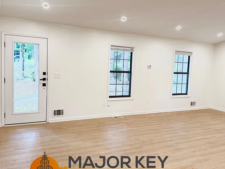 4555 Sugarloaf Pkwy — Photo 10