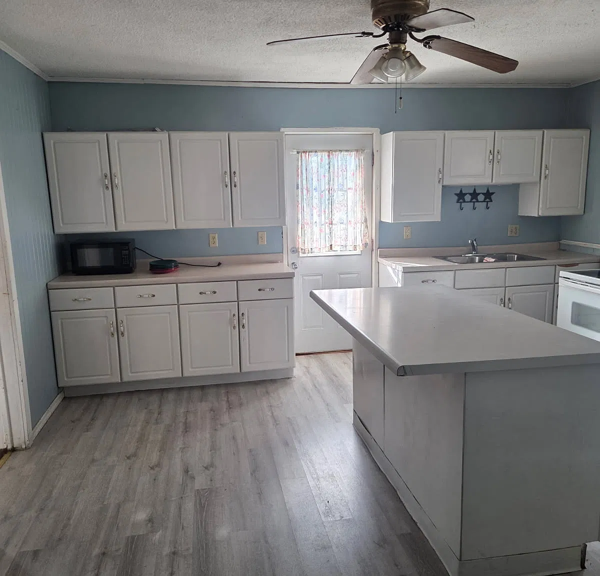 2 bed, 1000 sqft, $1,200 — Photo 1