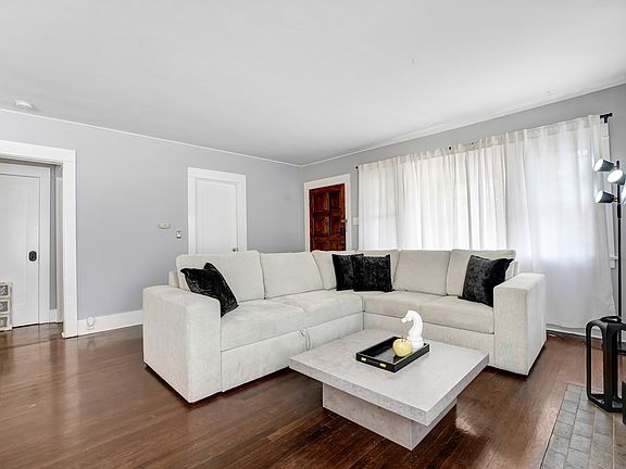 4th image of 1187 N Mariposa Ave