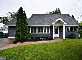 37 Peony Rd, Levittown, PA 19056