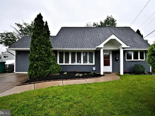 37 Peony Rd, Levittown, PA 19056