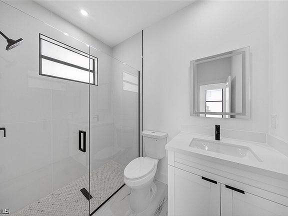 5th image of 4544-4546 25th St SW