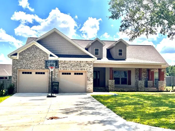 104 Littleleaf Ct, Dothan, AL 36301