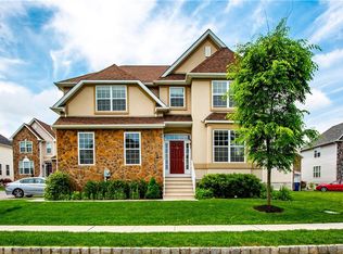 390 Morning Glory Dr, Monroe Township, NJ 08831