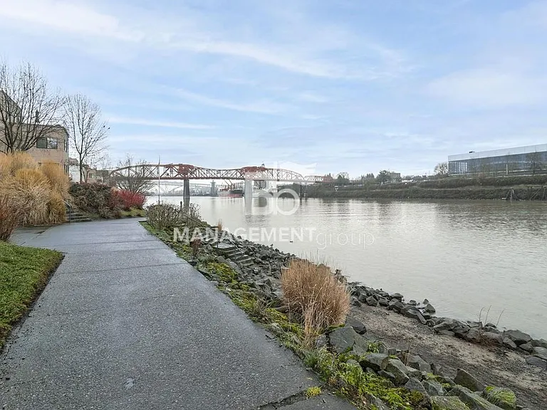 720 NW Naito Pkwy #D23 — Photo 22