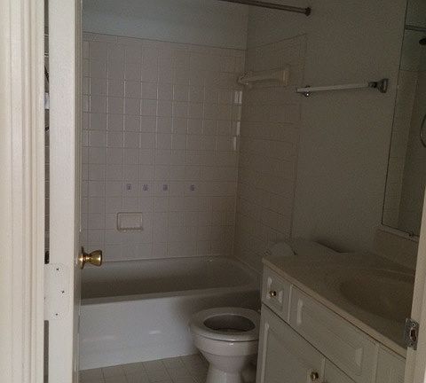 5th image of 10010 Vanderbilt Cir APT 10