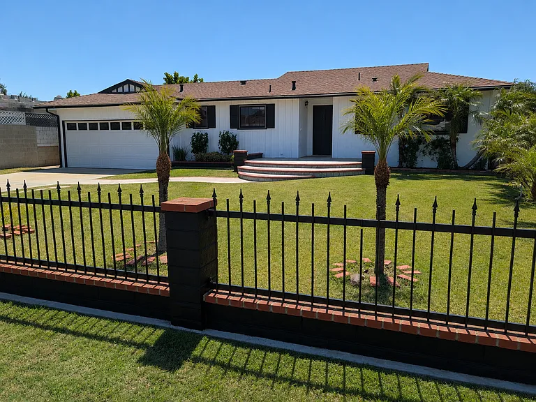 12671 Jerome Ln — Photo 3