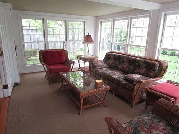 5th image of 36 Alcott St