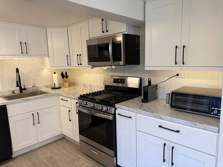 1242 Thomas Dr #A — Photo 10