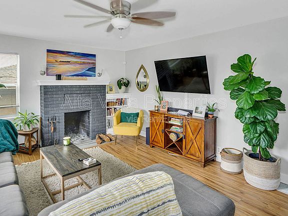 3rd image of 4546 Brighton Ave