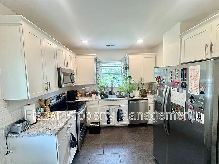 2205 Fenton St — Photo 9