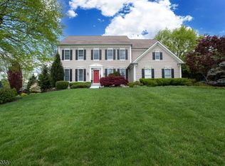 26 Ridge Rd, Green Brook, NJ 08812