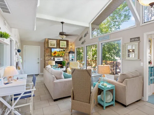 421 Lucy Rd, Lake Ozark, MO 65049