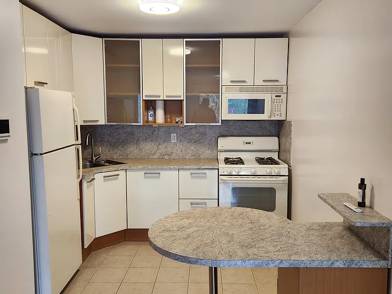 2613 Emmons Ave #2B — Photo 4