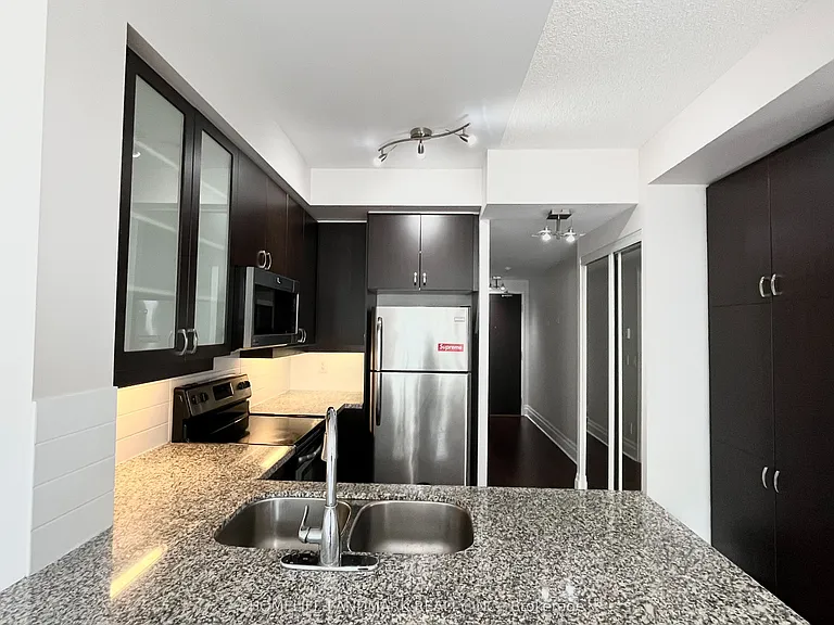 111 Upper Duke Cres #905 — Photo 3