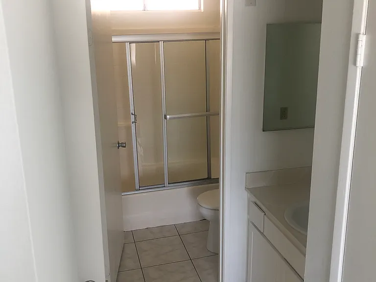 22501 Del Valle — Photo 46