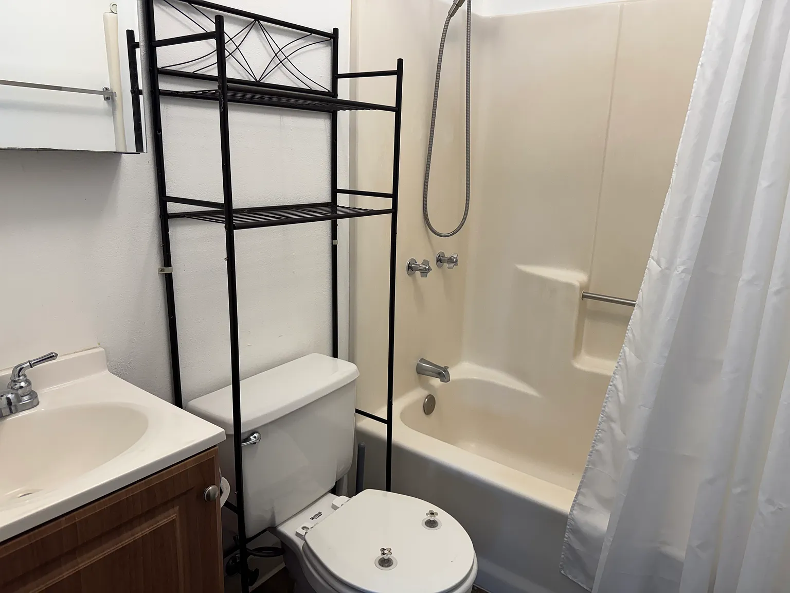 2 bed, 500 sqft, $2,400 — Photo 4