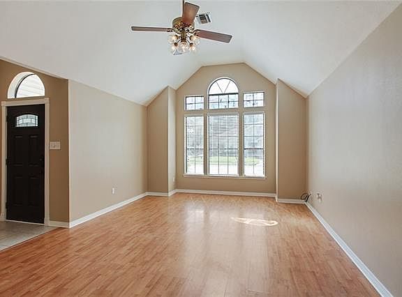 3rd image of 368 Longwood Dr