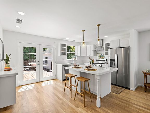 4th image of 215 Solano Street