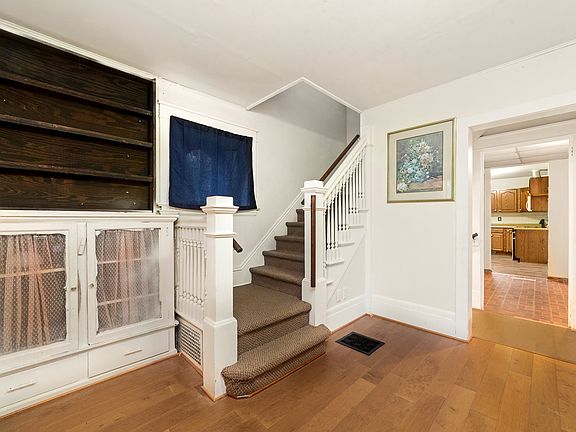 5th image of 212 31st St E