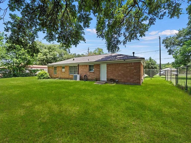 2304 Cedar Bayou Rd — Photo 12