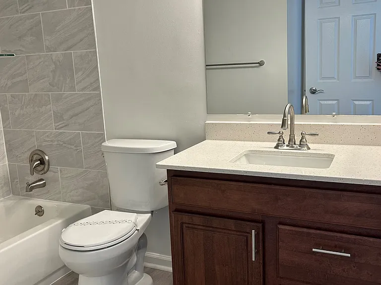 River Oaks Apartments of Rochester Hills — Photo 42