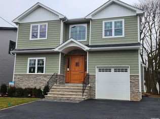 604 Meadowbrook Rd, Merrick, NY 11566