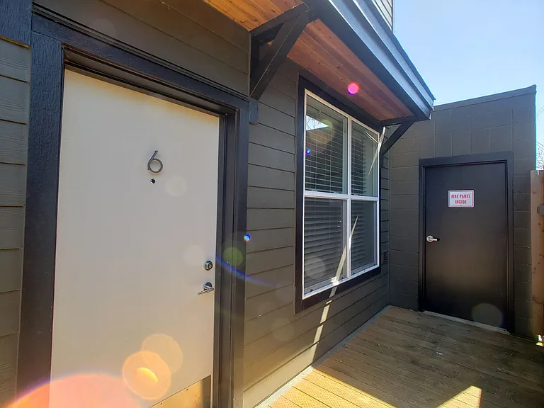 686 SE Spokane St #6 — Photo 15