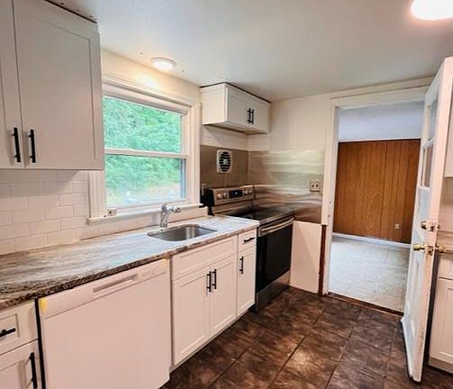 3rd image of 214 House St