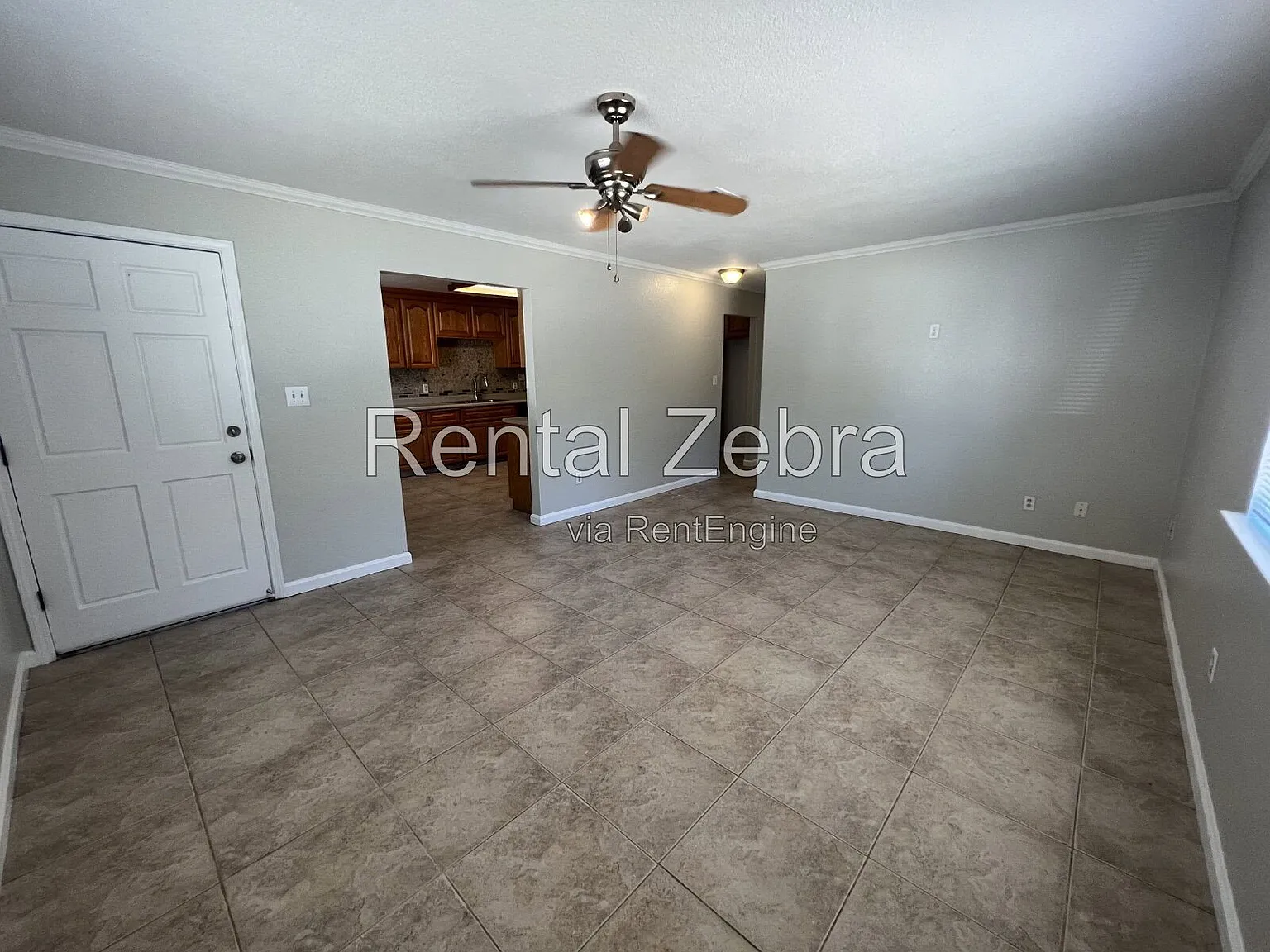 3 bed, 2.0 bath, 1200 sqft, $2,139 — Photo 3