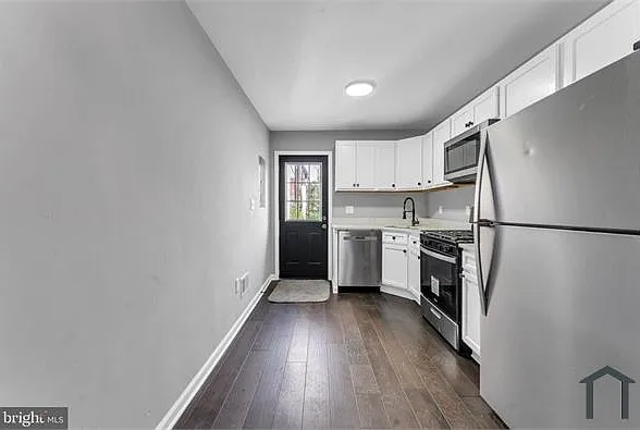 3 bed, $1,600 — Photo 2