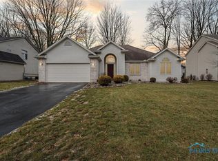 214 Deerfield Dr, Holland, OH 43528