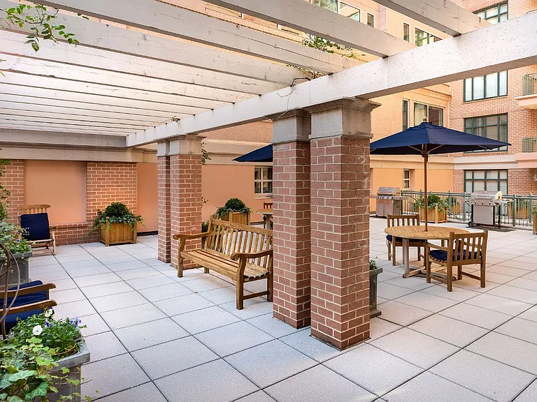 The Lexington at Market Square — Photo 41