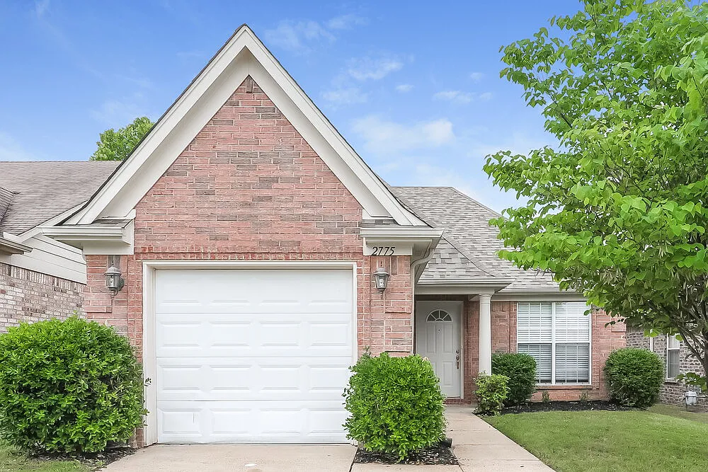 3 bed, 2.0 bath, 1183 sqft, $1,655 — Photo 1