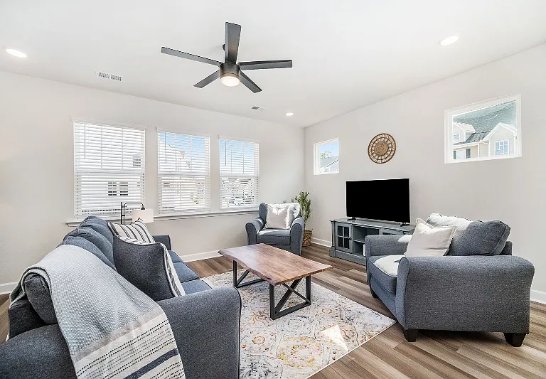 318 Lanyard St — Photo 14