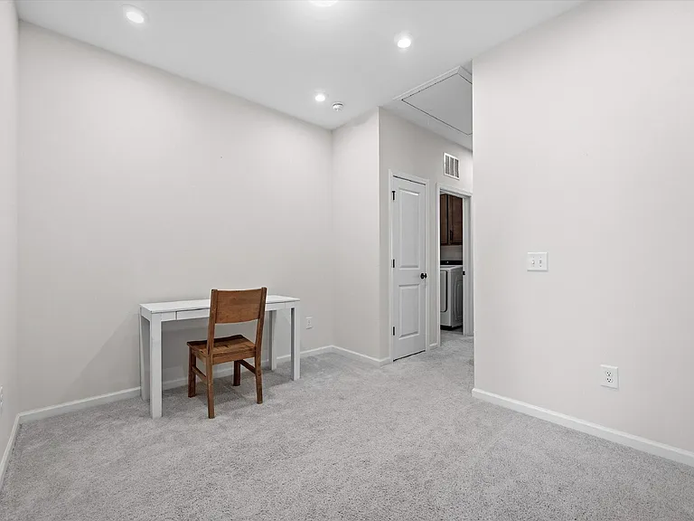 217 Brooks Springs Dr — Photo 18