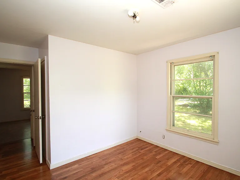 808 Emery St — Photo 13
