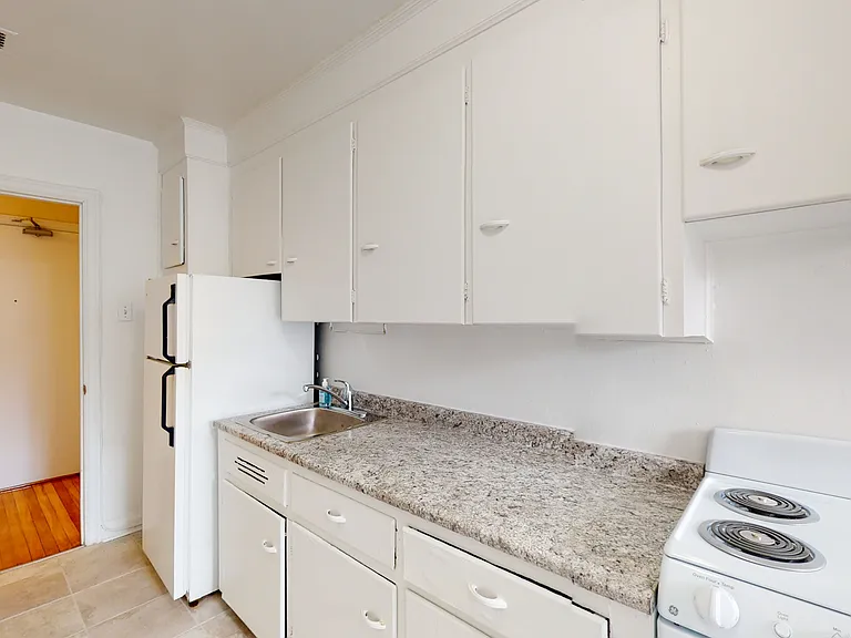 385 Besserer St — Photo 33