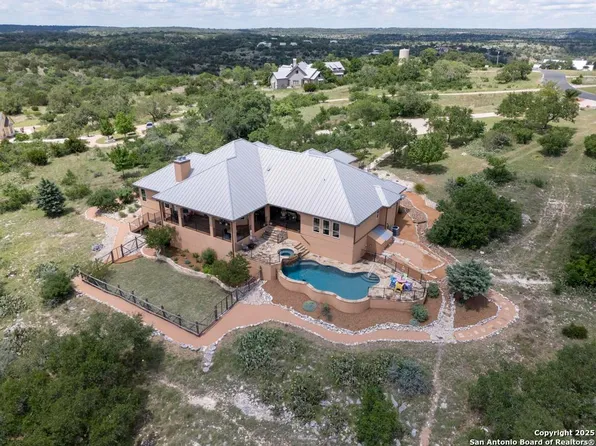 286 Settlers, Comfort, TX 78013