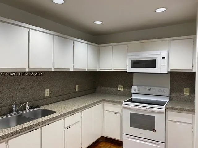150 SE 25th Rd #15F — Photo 8