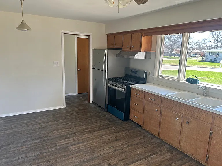 1876 Riviera Dr — Photo 12