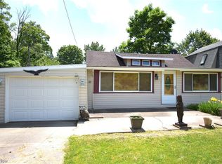 9 Park Dr, Chippewa Lake, OH 44215