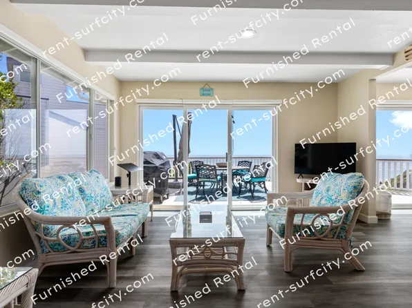 2124 W Cliff Dr, Santa Cruz, CA 95060
