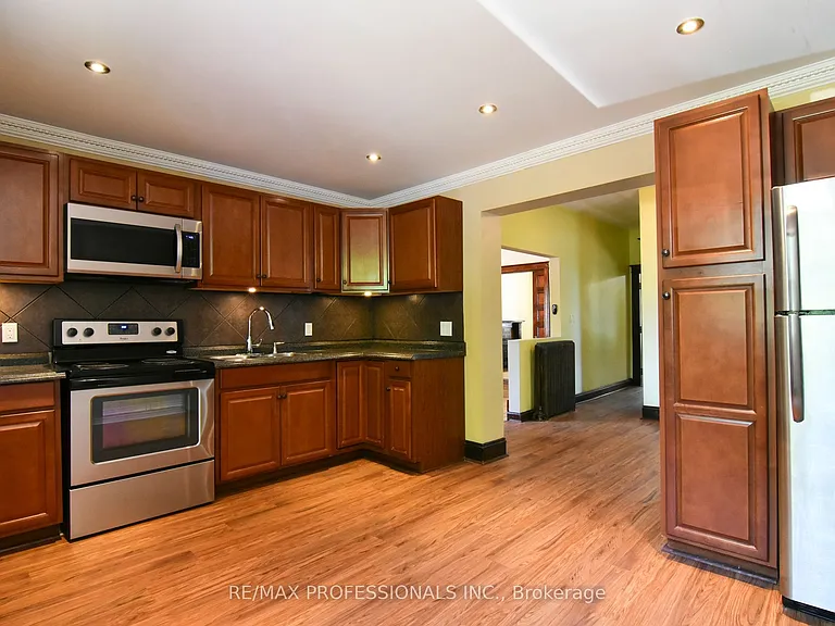 49 Spadina Ave — Photo 6